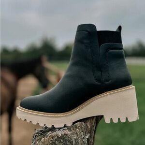 CORKYS BASIC BLACK BOOTIE